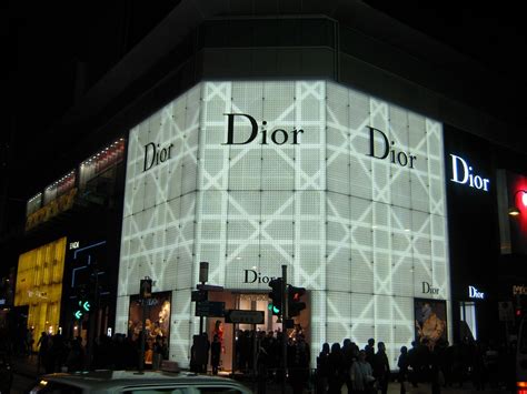 dior number of stores